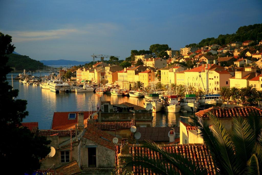 Apartments Katja Mali Losinj Bagian luar foto